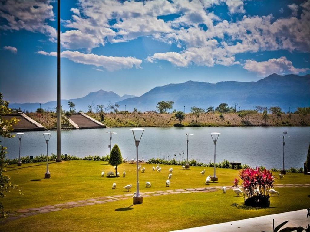 Aamby Valley City Lonavala Exterior foto View of the lake from the hotel