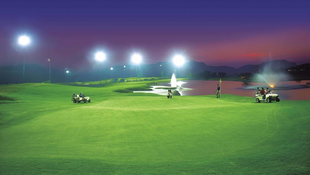 Aamby Valley City Lonavala Exterior foto Golf course at night