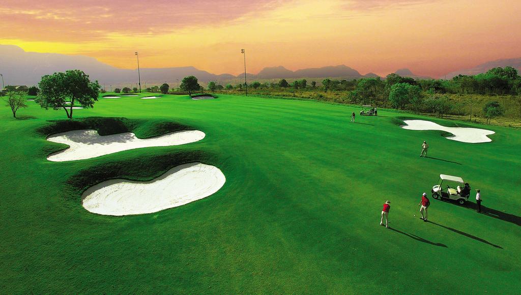 Aamby Valley City Lonavala Exterior foto Golf Course at the Pune Golf Club