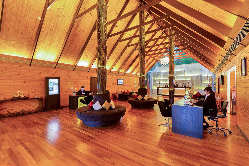 Aamby Valley City Lonavala Exterior foto The interior of the lounge