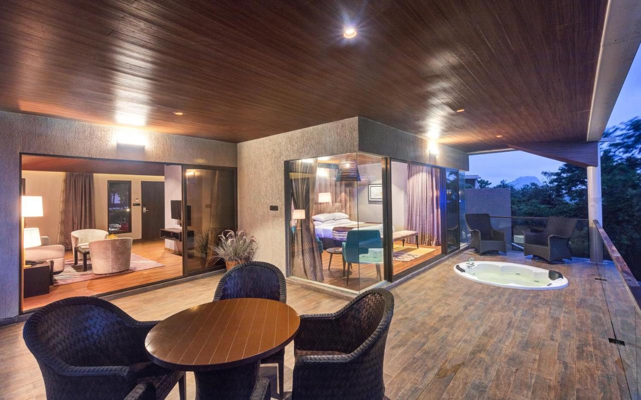 Aamby Valley City Lonavala Exterior foto The interior of a suite at the hotel