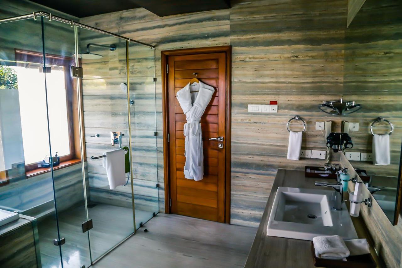 Aamby Valley City Lonavala Exterior foto A bathroom in a hotel