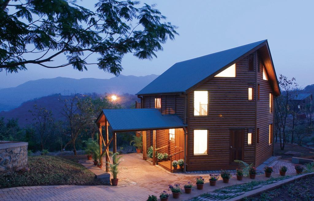 Aamby Valley City Lonavala Exterior foto A log cabin in the resort